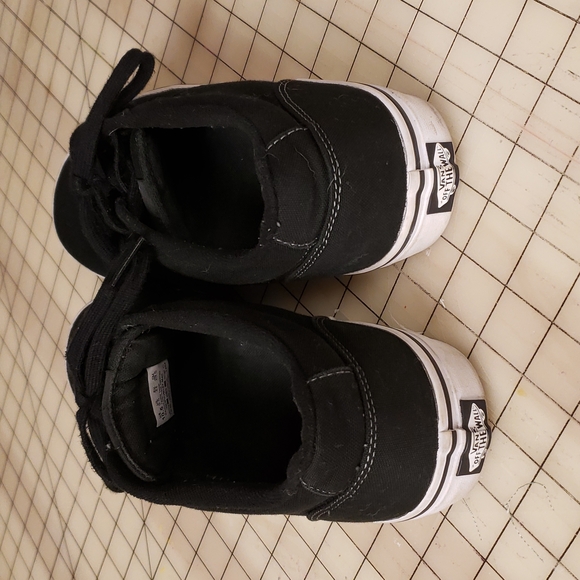 Shose - Picture 2 of 3